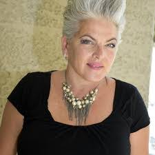 Julie Parsley's Instagram, Twitter & Facebook