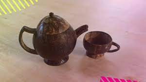 Stand ini juga dapat dihasilkan dari tempurung kelapa atau kayu. Cara Membuat Teko Dari Batok Kelapa Youtube