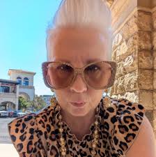 If you're self-employed, this is how to figure out your hrly worth. Income  •\• 2,000= hrly Ex: $200,000 •\• 2,000 = $100/hr