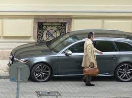 Habony árpád a magyar közélet egyik legrejtélyesebb figurája. Itthon Luxuseletet El De Nem Tudni Honnan Kap Fizetest Habony Arpad Hvg Hu