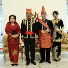 Pakaian bodo adalah pakaian adat untuk wanita suku bugis sulawesi selatan indonesia. 5 Pakaian Adat Sulawesi Utara Yang Mempesona Dan Elegant
