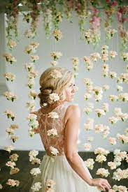 So many ideas can be learned here. Romantischer Vorhang Aus Blumengirlanden Mit Nelken Als Dekoration Unique Wedding Flowers Wedding Photo Backdrop Wedding Ceremony Backdrop