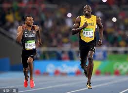尤塞恩·聖利奧·博爾特 （英語： usain st leo bolt ， / ˈjuːseɪn / ，1986年8月21日 － ）， 牙買加 前男子 短跑 運動員，男子 100公尺 、男子 200公尺 以及男子 4×100公尺接力 的 世界紀錄 保持者，同時是以上三項賽事的 奧運 金牌 得主，被稱為地球上跑得最快的男人。. 2ouxko41zucncm