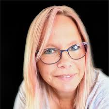 I sprained my ankle at work last week. As usual with Lynn, I just waited…