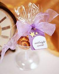 10 Simple New Year S Eve Party Ideas Snap Eve Parties New Years Eve Party New Years Eve Day