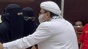 Habib rizieq jalani sidang vonis kasus tes swab rs ummi hari ini. Majelis Hakim Vonis Habib Rizieq Shihab 4 Tahun Penjara Suara Riau