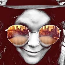 Amanda Aronowitz (@Aaronowitz)