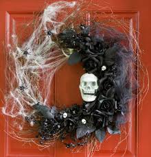 If you are looking for an understated halloween wreath that is the perfect mix of gothic and still elegant, this simple diy black ribbon wreath should do just the trick. Amazing And Spooky Halloween Wreath Ideas Themes Company Design Concepts For Life