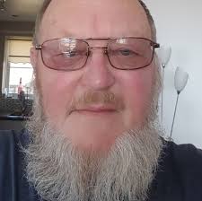 Aluminium (I live in the UK, hence the extra "i", which now I think of it,  is a suitably dull talking point in itself) has one side slightly shinier  than the other.