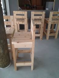 6 Hand Made Cedar Bar Stools Diy Wood Pallet Projects Outdoor Bar Stools Homemade Bar