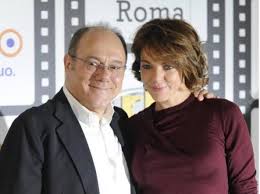 L'attrice ammette anche un flirt con carlo verdone, sottolineando come sia stato più di una semplice avventura. Claudia Gerini E L Amore Dalla Storia Con Boncompagni Al Matrimonio Scherzo Con Zampaglione Corriere It