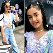 Barlin Mohamed's Instagram, Twitter & Facebook