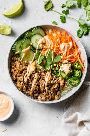 Quick Banh Mi Bowl Made With Ground Pork Veggies Cauliflower Rice And Sriracha Ground Pork Recipes Paleo Ground Pork Recipes Clean Eating Recipes For Dinner