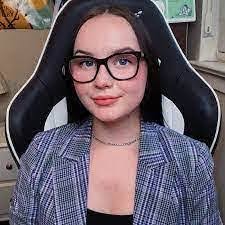 Monica Penny's Instagram, Twitter & Facebook