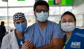 Además del análisis anterior, los expertos que. Volveremos A Abrazarnos El Inicio De La Vacunacion Contra La Covid 19 En Colombia Marca El Comienzo De Una Nueva Era De Prevencion Naciones Unidas Colombia Cinu