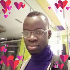 Fatel Sow , la femme de Ngaaka blindé dénonce la pression sociale sur la  maternité au Sénégal.. Dans son message, Fatel Sow met en évidence le poids  des attentes sociétales : une