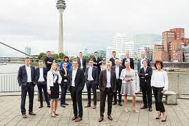 Do banking safely and quickly while on the move and keep track of your other banks' accounts. Startups Germany Deutsche Bank Unternehmensbank