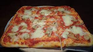 Una raccolta di ricette e originali varianti, anche a base di frutta. La Pizza Fatta In Casa Leggera Con Poco Lievito Ricetta Perfetta Youtube