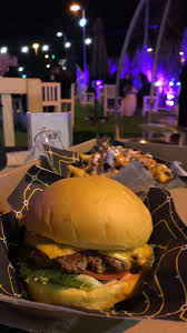 البلوقر كنده On Twitter مطعم اندر قراوند النخيل مول بوابه 3 متخصص بالبرجر طلبت كلاسيك برجر 29 ريال وفرايز اندر قراوند 25 ريال المكان جميل جدا افراد عوائل