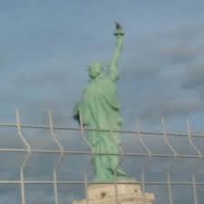 Réplica da estátua da liberdade será instalada na loja em construção na avenida tancredo neves. Photos At Estatua Da Liberdade Lojas Havan Monument Landmark In Lorena