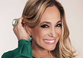 Sônia maria vieira gonçalves, better known by her stage name susana vieira and suzana vieira (born august 23, 1942) is a brazilian actress. Pin Em Mature Women