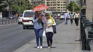 يحتلج الخس الى درجة حرارة مائلة للبرودة , لذا فإن الخس يمكن أن ينمو في درجات حرارة بين 4 و 26 درجة مئوية و هى درجات الحرارة المثالثة و لكنه يمكن أن ينمو حتى درجة حرارة 35 و لكن بشكل بطئ. Ø§Ø±ØªÙØ§Ø¹ Ù‚ÙŠØ§Ø³ÙŠ Ù„Ø¯Ø±Ø¬Ø§Øª Ø§Ù„Ø­Ø±Ø§Ø±Ø© ÙÙŠ Ù…ØµØ± ÙŠØ¤Ø¯ÙŠ Ø¥Ù„Ù‰ Ø·ÙˆØ§Ø±Ø¦