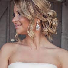 From a loose cascading waves hanging down the back and half updo hairstyles, to high ponytails with faux flowers and everything in between. New Twists On Popular Wedding Hairstyles Bridalguide
