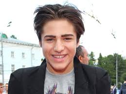 Roma acorn (in russian рома желудь (roma zhyolud), real name ignat rustamovich kerimov (игнат рустамович керимов)), born february 1, 1996 in moscow, russia, is a russian youtuber vlogger who became popular in 2011. Roma Zhelud Vse Versii Napadeniya Nacionalisty Migranty Bolshaya Politika Mk