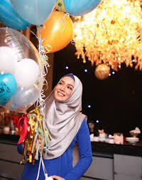 Nadia amira othman atau lebih dikenali sebagai amira othman lahir pada 26 oktober 1993. Walaupun Berhijab Amira Othman Tetap Pentingkan Fesyen Yang Penting Elegan Sopan Hijabista