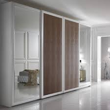 Dengan menggunakan lemari pintu geser, anda pun bisa meminimalisir penggunaan ruang saat akan membuka lemari pakaian. Model Lemari Pakaian Pintu Geser Toko Mebel Jepara Online Harga Furniture Jati Minimalis Klasik Modern
