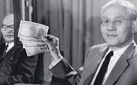 Pada 12 juni 1967, bank negara malaysia mengeluarkan dolar malaysia untuk kepentingan umum. Menelusuri Sejarah Duit Dari Dolar Selat Ke Ringgit Malaysia Free Malaysia Today Fmt