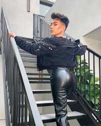 James charles is telling fans to stop showing up and invading his privacy, sparking a debate as to whether or not invasion of privacy comes with the price of fame. James Charles Biography Boyfriend Brother Ian Jeffrey Surgery House Net Worth Mother Height Age Gay Palette