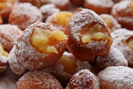 La farina di castagne eredita dai frutti le proprietà energetiche, ricostituenti, antianemiche, antisettiche e tonificanti. Frittelle Di Mele Ricetta Dolce Cucina Per Caso Con Amelia