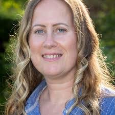 Amelia Bowman's Instagram, Twitter & Facebook