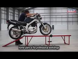 Ponte Alzamoto Fai Da Te Homemade Motorcycle Lift Table Youtube Diy Motorcycle Motorcycle Garage Workshop Plans