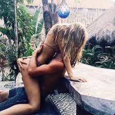 Jay Alvarrez y Alexis Ren disfrutando de un día de playa. - Jay Alvarrez y  Alexis Ren - TELVA.com