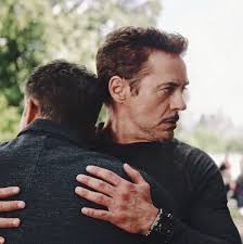 on X: "HELLO, THIS HUG WAS SO SOFT. BRUCE LITERALLY FELL IN TONY'S ARMS.  WHY IS NO ONE TALKING ABOUT IT? https://t.co/fV9d9obILg"