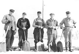 Den tidligere ordføreren er tilbake «på gulvet»: Oppland Fylke Ostre Toten Kommune Snomakere Pa Kolbu Stasjon 1953 Historical Figures Historical Norway