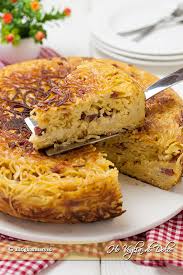 La versione più conosciuta è sicuramente quella napoletana, che. Frittata Di Maccheroni