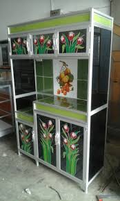 Sedangkan ruang makan dan ruang keluarga berdekatan denga. Model Rak Piring Etalase