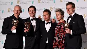 Photos du film 3 billboards. Le Realisateur De 3 Billboards Les Panneaux De La Vengeance Prepare Son Prochain Film Ladepeche Fr