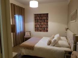 Canape cuir 3 places bon etat. Hotel Au Bon Coin Biarritz