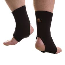 When you get to the ankle, bring the end of the bandage up outside of the foot, over the instep and around the inside of the ankle. Thermo Wrap Ankle Support Impacto