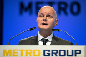 Der tschechische milliardär daniel kretinsky will zum größten aktionär beim handelsriesen metro aufsteigen. Nach Der Gescheiterten Ubernahme Wie Kretinsky Dem Metro Management Von Aussen Druck Macht Wirtschaft Tagesspiegel