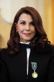 هي تنحدر من عائلة الرومي التي تتأصل من عائلة البرادعي من مدينة صور في جنوب لبنان. Ù…Ø§Ø¬Ø¯Ø© Ø§Ù„Ø±ÙˆÙ…ÙŠ Wikiwand