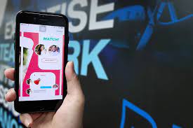 The app notifies you, other tinder users who fall within your age range, preferred physical attraction and gender as well as within your locality. Best Tinder Alternatives 2021 Five Top Dating Apps To Try
