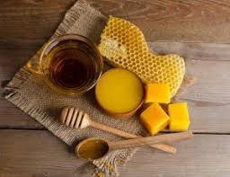 Beaute 3 Recettes De Cosmetiques A La Cire D Abeille Pratique Fr Cire D Abeille Recette Beaute Recette Cosmetique Maison