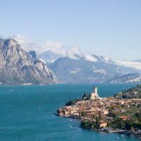 Lake garda is in northern italy between venice and milan. Charm Beauty Of Lake Garda By First Class Rail Planet Rail