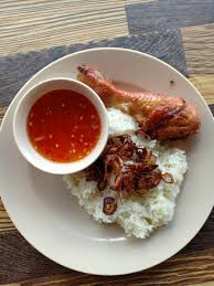 Dia biasa melakukannya, makan nasi lemak. Warung Lagend Nasi Lemak Kuning Home Facebook