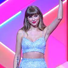 Swift will become the first female winner of the brits global icon award, the highest accolade given by the brits that has previously honoured the likes of david bowie, elton john and robbie. Watch Taylor Swift S Speech At The Brit Awards 2021 Popsugar Entertainment